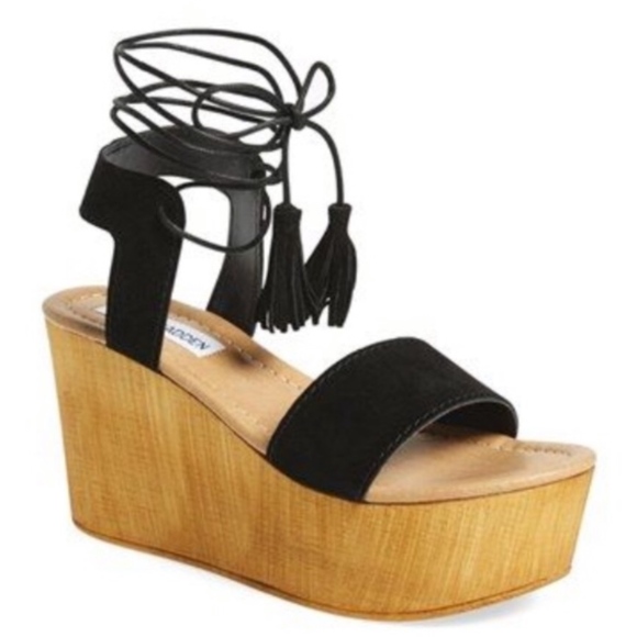 Steve Madden Shoes - Steve Madden Shannon Tassel Platforms. Size 6